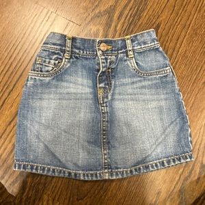 Old Navy jean skirt size 5t